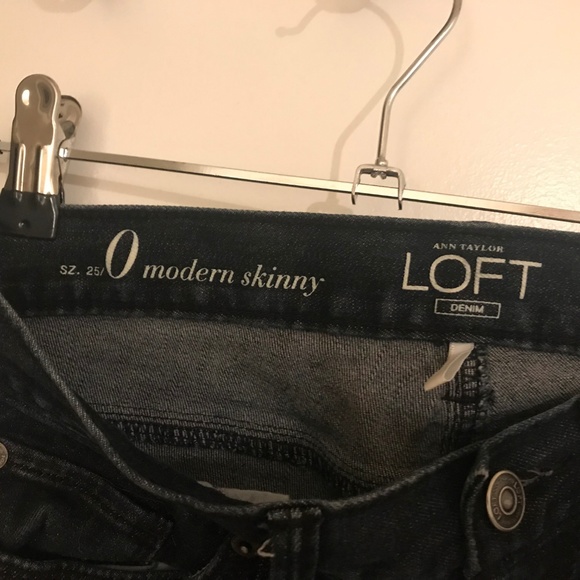 Loft Modern Skinny Jeans in Dark Wash - 0/25R - Picture 3 of 4